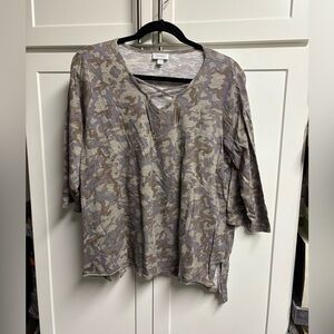 Avenue Camo Print V-neck Crisscross V-neck 3/4 Sleeve Top Sz 14/16